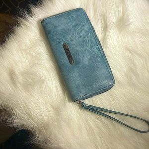 MUDD wristlet/wallet light blue w silver hardware NWOT